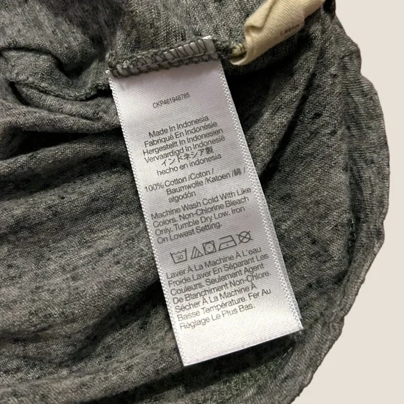 Madewell V-Neck Basic Tee - Picture 3 of 3